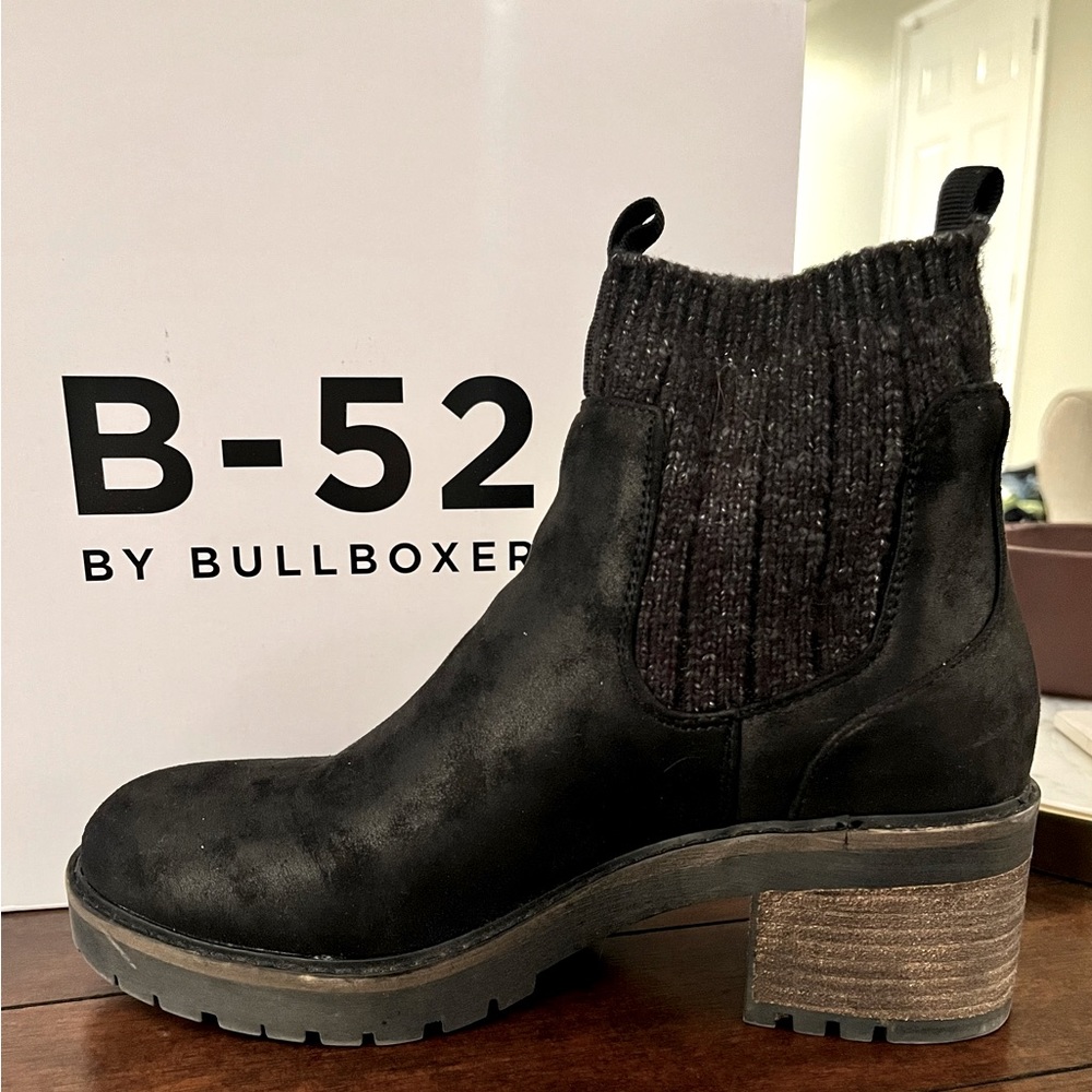 B-52 BY BULLBOXER Black lug Chelsea Boots with Sweater Upper